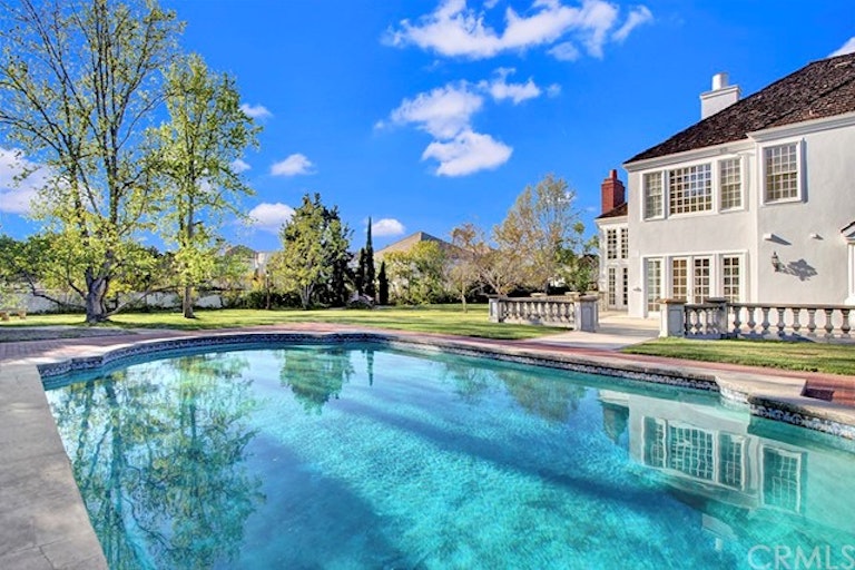 Photo 5 of 35 - 9 Leesbury Ct, Newport Beach, CA 92660