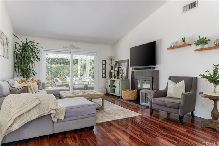 Photo 9 of 19 - 1721 N Oak Knoll Dr, Anaheim, CA 92807