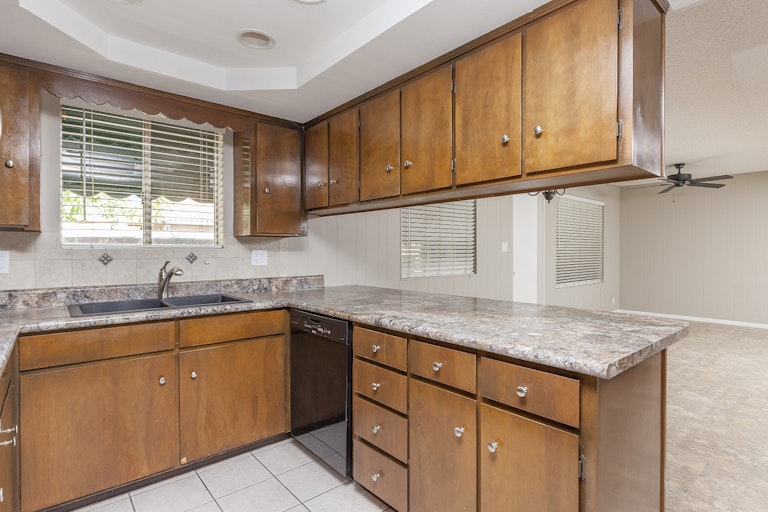 Photo 7 of 25 - 5814 W Frier Dr, Glendale, AZ 85301
