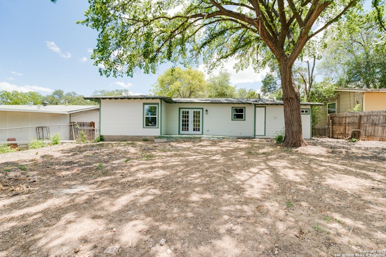 Photo 28 of 30 - 419 Dresden Dr, San Antonio, TX 78213