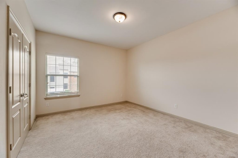 Photo 14 of 19 - 3824 Vienna St, Irving, TX 75038