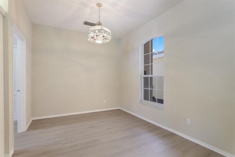 Photo 10 of 28 - 5706 Stone Pointe Dr, Sarasota, FL 34233