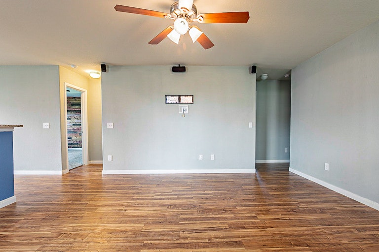 Photo 10 of 22 - 923 Salado Slough Ln, Rosenberg, TX 77471