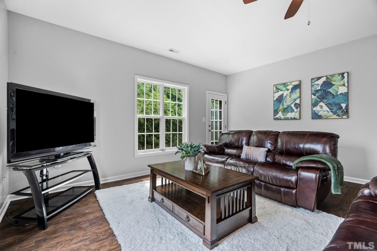 Photo 9 of 31 - 524 Gooseberry Dr, Holly Springs, NC 27540