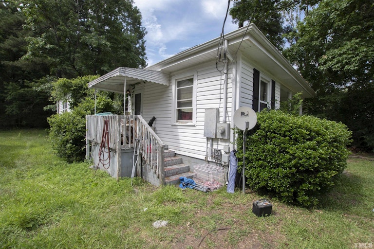 Photo 5 of 33 - 104 Archdale Dr, Durham, NC 27707