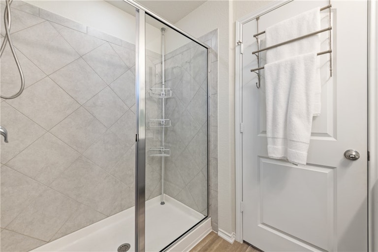 Photo 18 of 37 - 1517 Cliffbrake Way, Georgetown, TX 78626