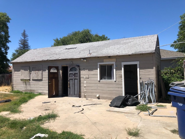 Photo 3 of 19 - 5080 Enrico Blvd, Sacramento, CA 95820