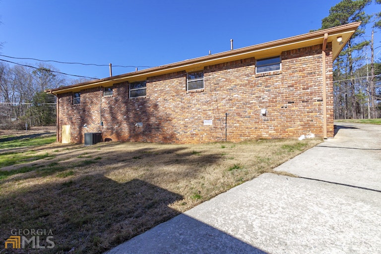 Photo 16 of 17 - 2527 Clifton Springs Rd, Decatur, GA 30034