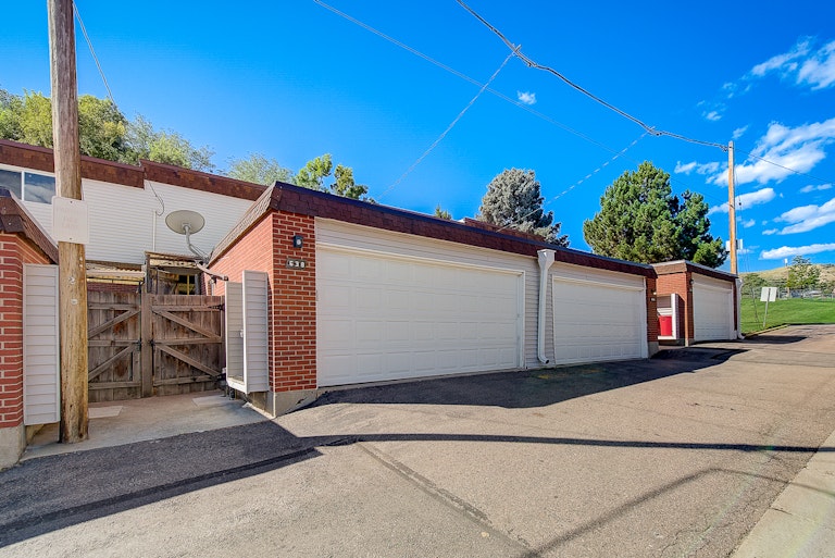 Photo 7 of 25 - 638 S Youngfield Ct, Lakewood, CO 80228