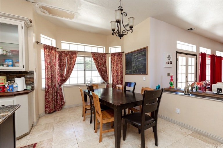 Photo 18 of 32 - 13609 Mesa Sol Dr, Yucaipa, CA 92399