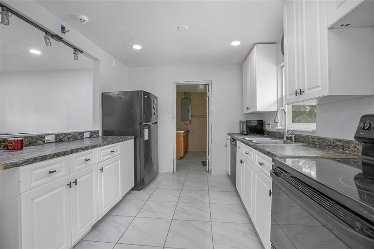 Photo 7 of 29 - 2201 Marsh Rd, Deland, FL 32724