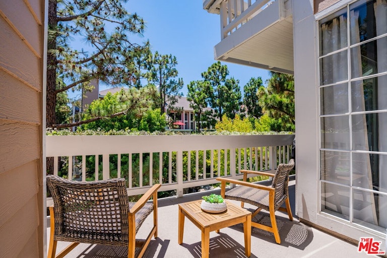 Photo 4 of 41 - 4342 Redwood Ave Unit C308, Marina Del Rey, CA 90292