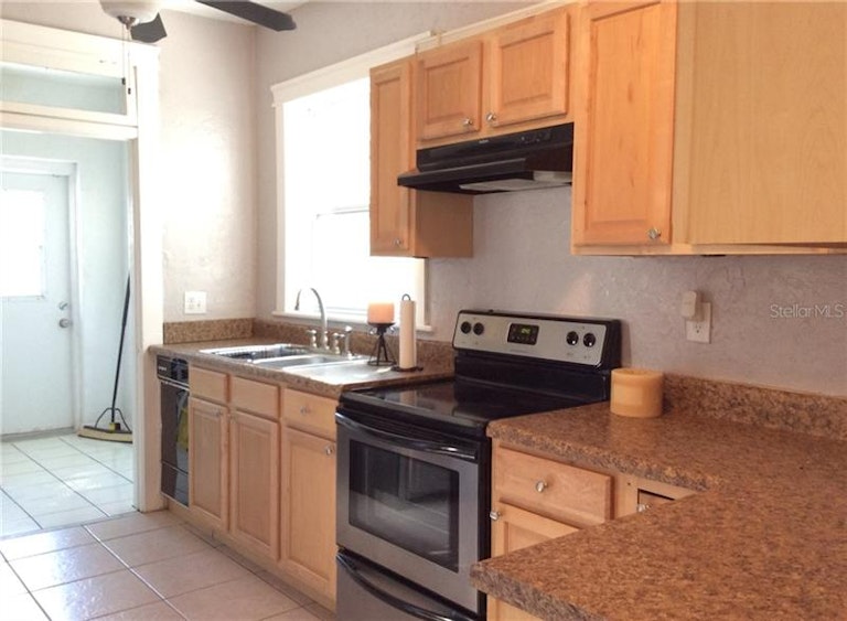Photo 9 of 18 - 3535 Jacinto Ct, Sarasota, FL 34239