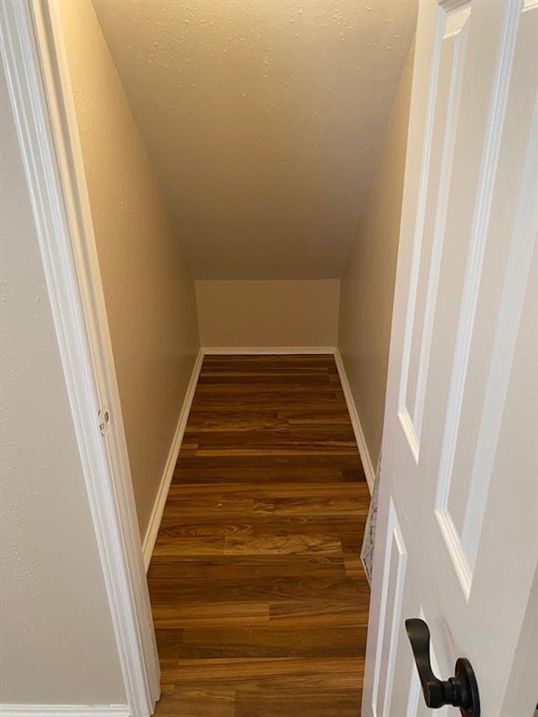 Photo 4 of 11 - 1027 Willow West Dr, Houston, TX 77073