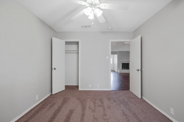 Photo 18 of 26 - 4829 Applewood Rd, Fort Worth, TX 76133