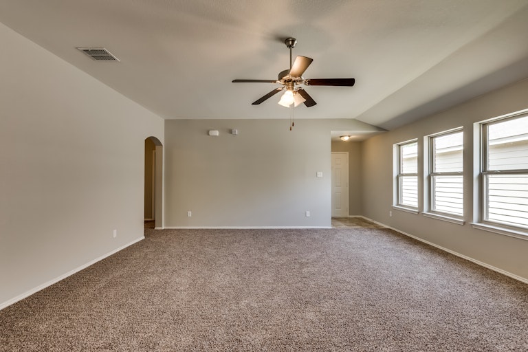 Photo 8 of 27 - 7728 Arkan Pkwy, Dallas, TX 75241