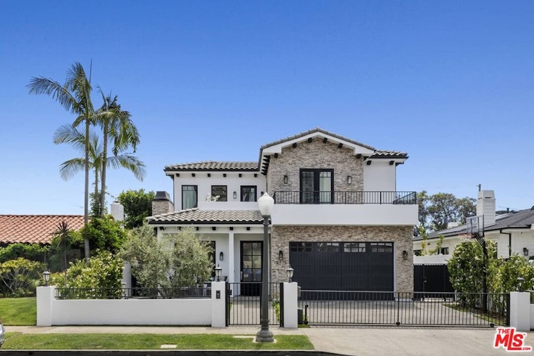 Photo 1 of 53 - 10526 Ohio Ave, Los Angeles, CA 90024
