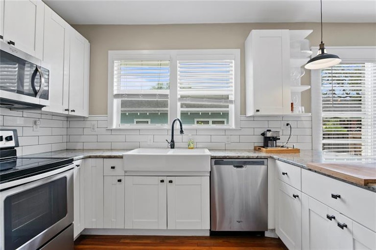 Photo 12 of 30 - 219 W Comanche Ave, Tampa, FL 33604