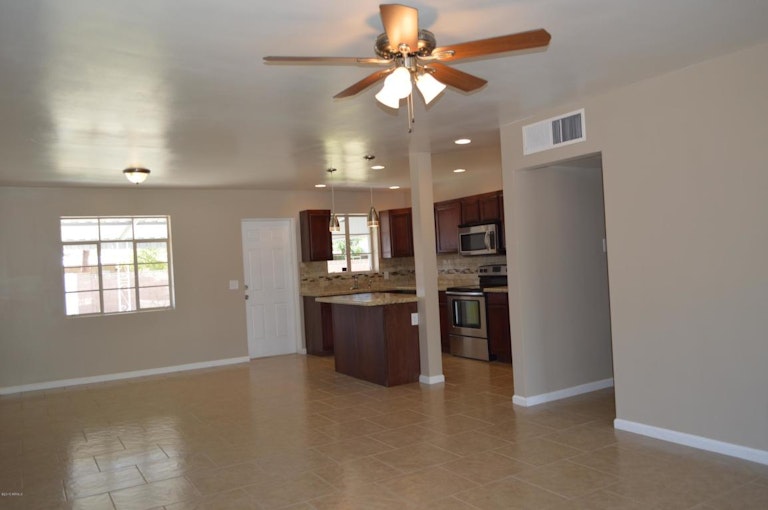 Photo 8 of 35 - 2137 W Verde Ln, Phoenix, AZ 85015
