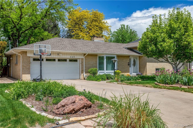 Photo 9 of 39 - 125 Southmoor Dr, Denver, CO 80220