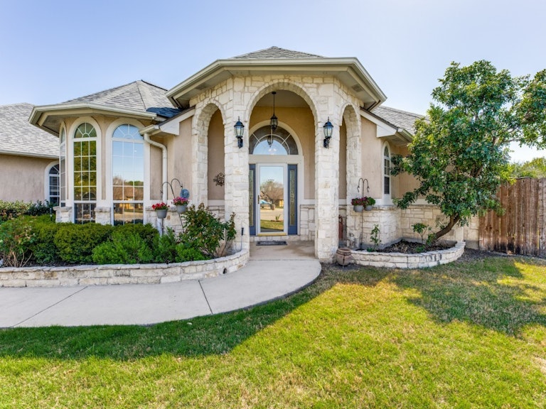 Photo 5 of 36 - 1226 Loma Verde Dr, New Braunfels, TX 78130