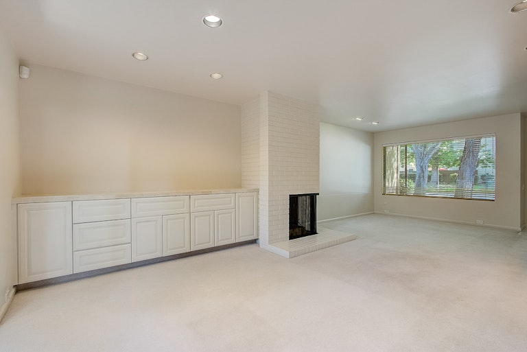 Photo 18 of 35 - 106 Hartnell Pl, Sacramento, CA 95825