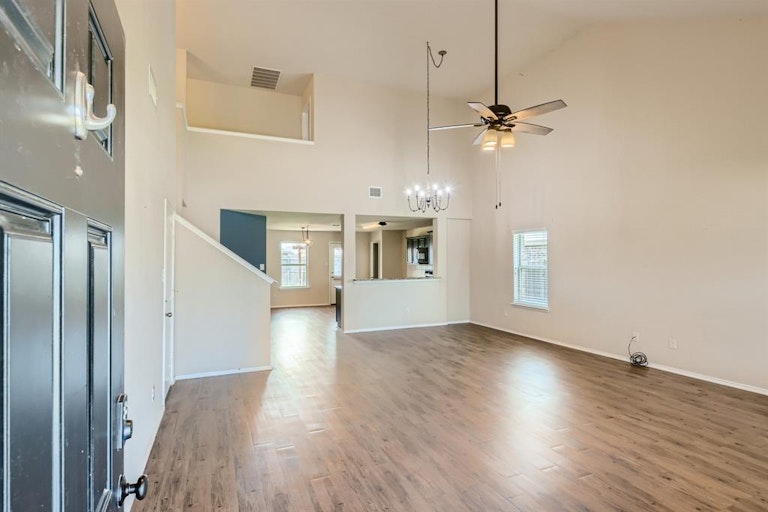 Photo 4 of 30 - 2812 Aberdeen Rd, Seagoville, TX 75159