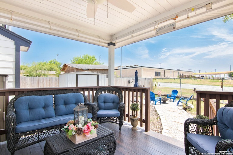 Photo 16 of 24 - 340 N San Felipe Ave, San Antonio, TX 78237