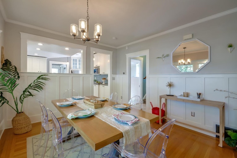 Photo 11 of 47 - 2401 U St, Sacramento, CA 95818
