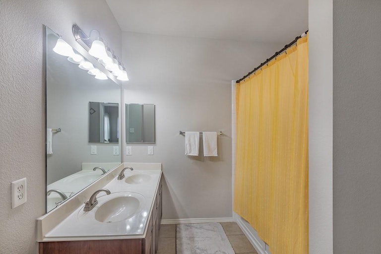 Photo 19 of 36 - 2854 Gospel Dr, Dallas, TX 75237