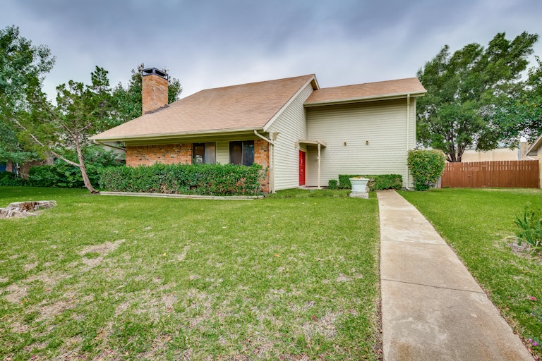 Photo 5 of 21 - 3510 Brook Glen Dr, Garland, TX 75044