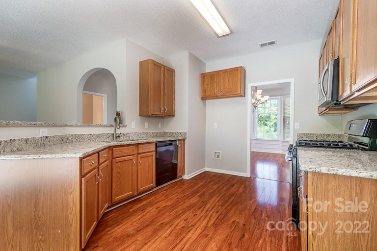 Photo 23 of 37 - 14200 Queens Carriage Pl, Charlotte, NC 28278
