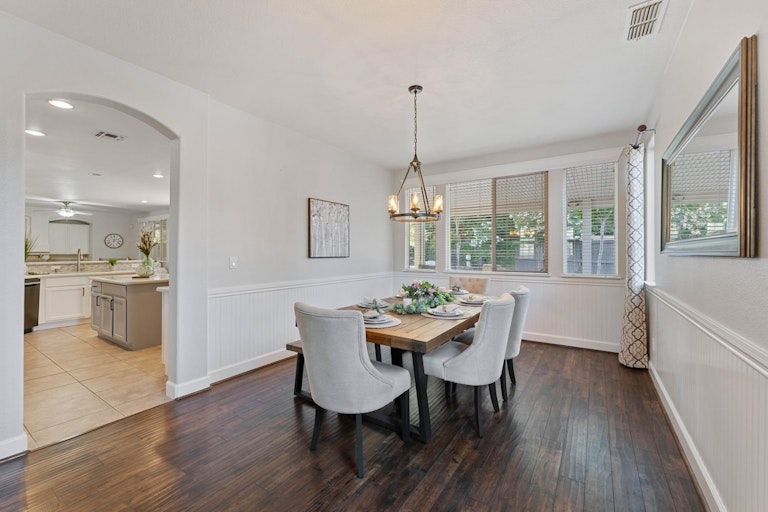 Photo 15 of 82 - 5513 Aspen Grove Ln, Elk Grove, CA 95757