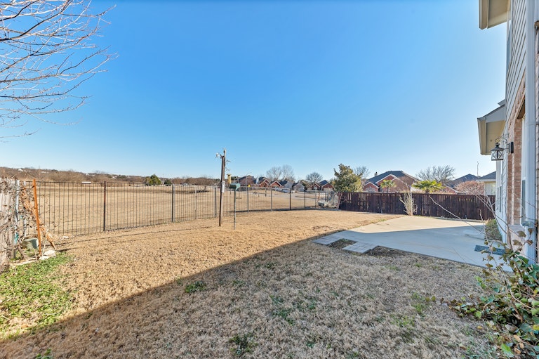 Photo 31 of 34 - 8024 Gila Bend Ln, Fort Worth, TX 76137