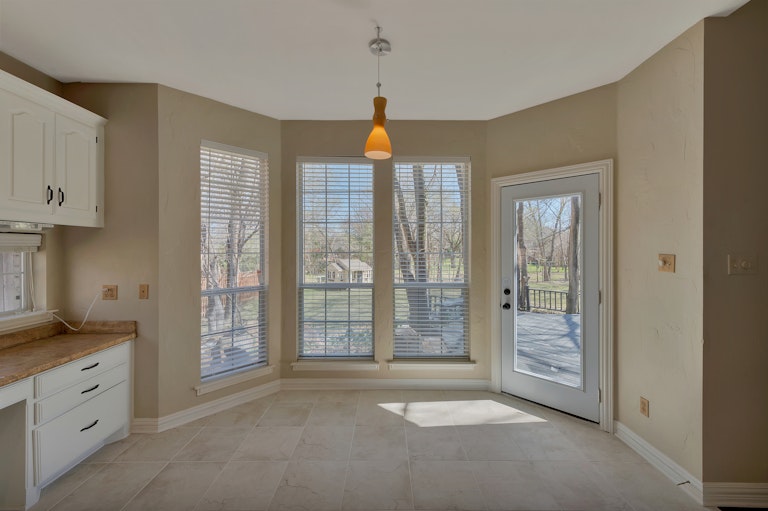 Photo 10 of 38 - 5705 Pleasant Run Rd, Colleyville, TX 76034
