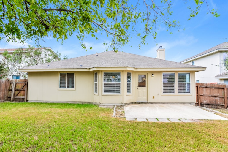 Photo 8 of 27 - 9707 Autumn Pl, Converse, TX 78109