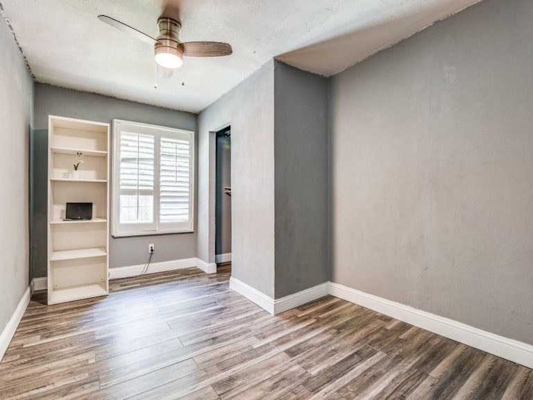 Photo 10 of 16 - 3220 Moon Dr, Mesquite, TX 75150