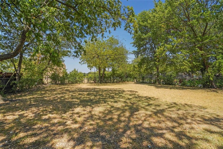 Photo 25 of 29 - 612 Highland Dr, Arlington, TX 76010