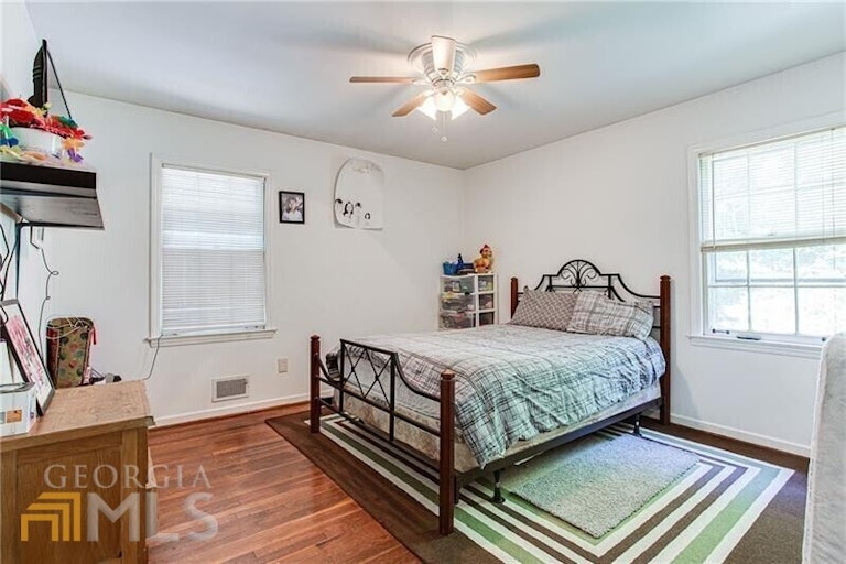 Photo 10 of 37 - 2612 Clairmont Rd NE, Atlanta, GA 30329