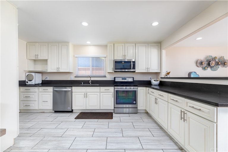 Photo 5 of 10 - 1524 Ybarra Dr, Rowland Heights, CA 91748