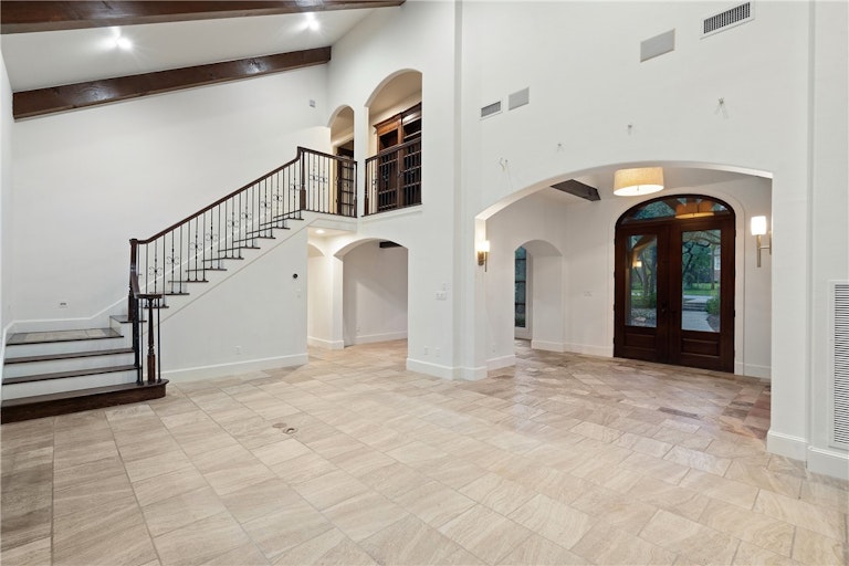 Photo 4 of 40 - 3302 Park Hills Dr, Austin, TX 78746