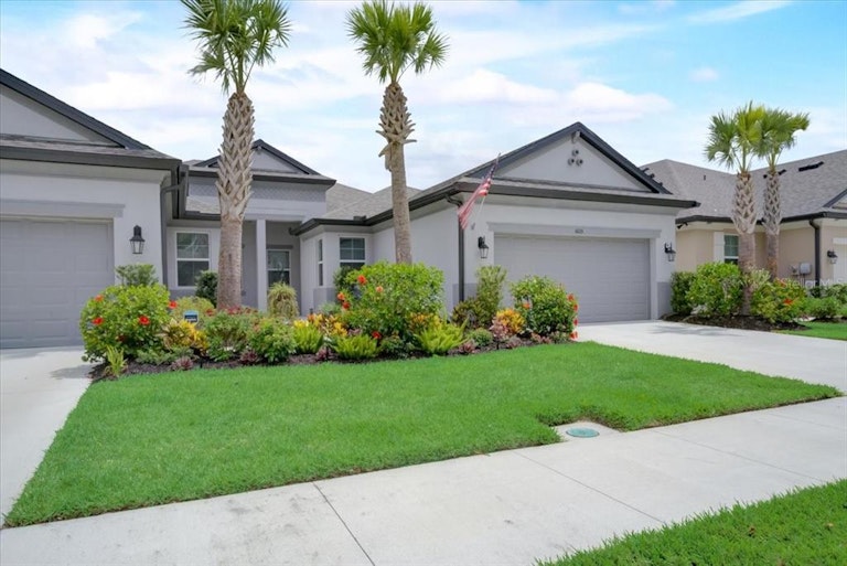 Photo 5 of 38 - 6026 Amberly Dr, Bradenton, FL 34208