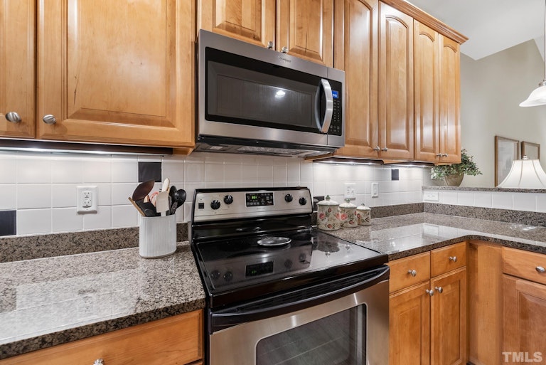 Photo 8 of 36 - 3103 Imperial Oaks Dr, Raleigh, NC 27614