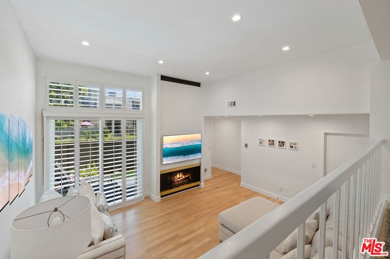 Photo 2 of 38 - 13238 Fiji Way Unit B, Marina Del Rey, CA 90292