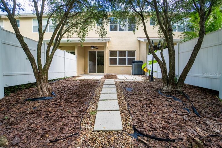 Photo 41 of 71 - 8105 Stone Leaf Ln, Tampa, FL 33647