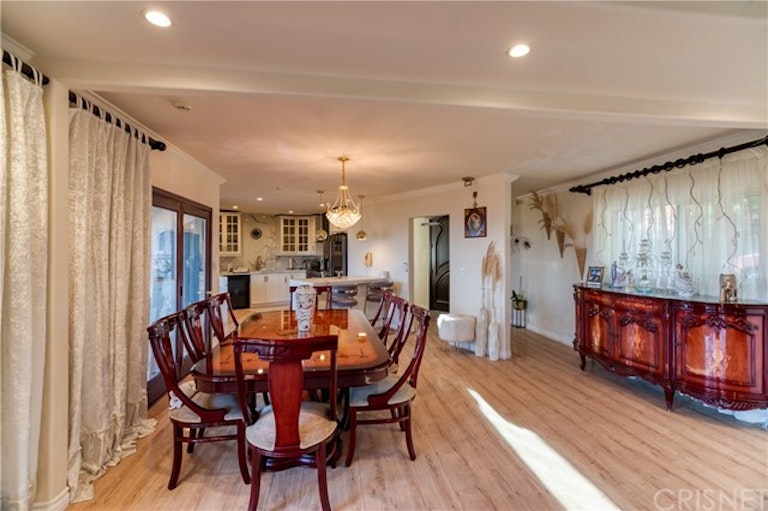 Photo 8 of 36 - 10366 Ormond St, Sunland, CA 91040