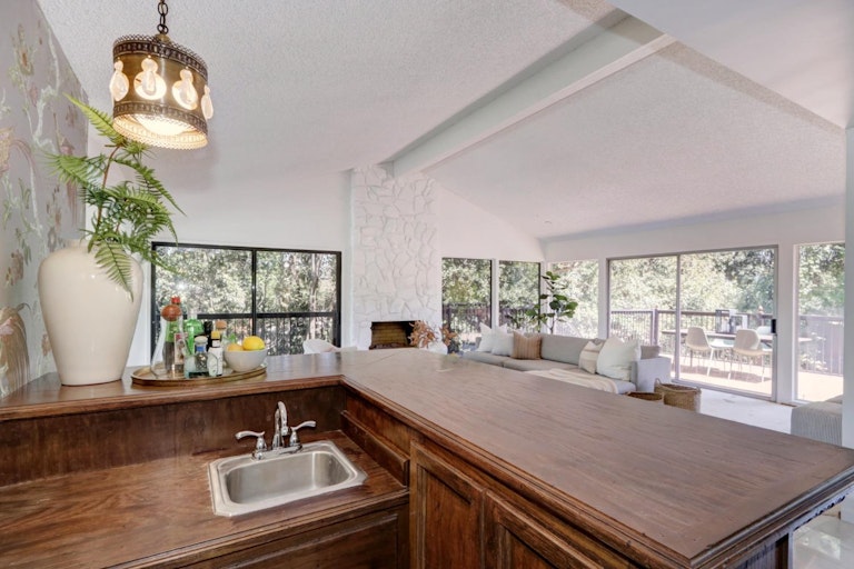 Photo 33 of 70 - 4040 Crondall Dr, Sacramento, CA 95864