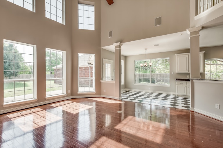 Photo 11 of 33 - 1705 Berwick Dr, McKinney, TX 75072