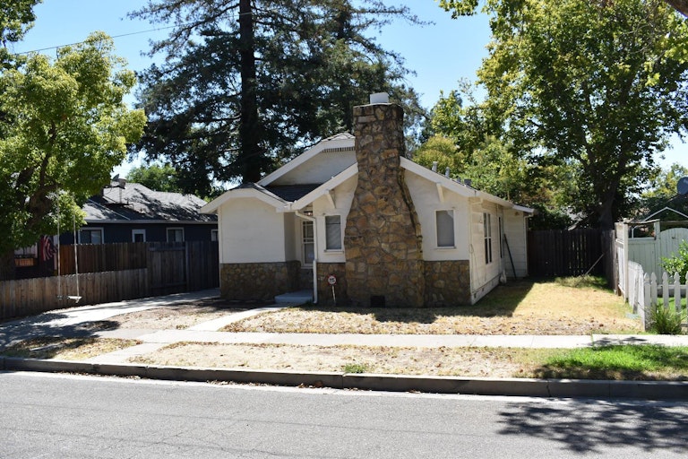Photo 2 of 23 - 217 Los Vegas Ave, Roseville, CA 95678