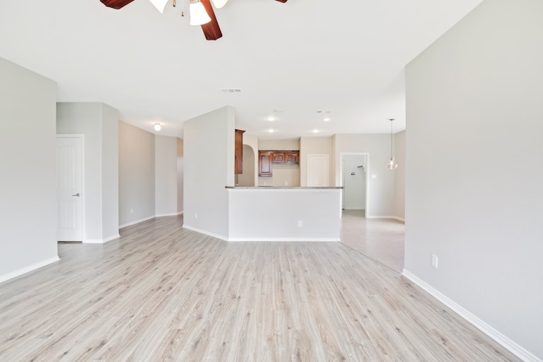 Photo 11 of 27 - 11925 Sundog Way, Fort Worth, TX 76244